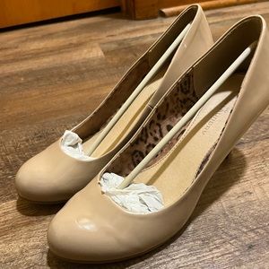 Nude Pumps